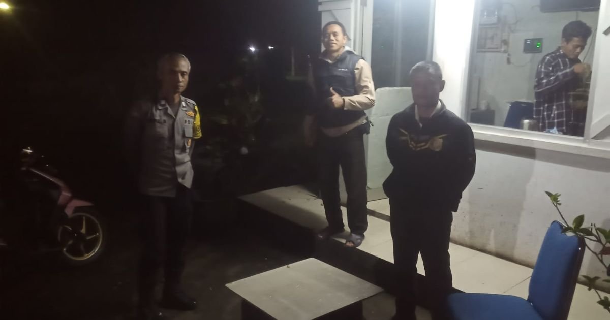 Bhabinkamtibmas Polsek Cisarua Cek Pos Kamling, Perkuat Siskamling Demi Kamtibmas Kondusif