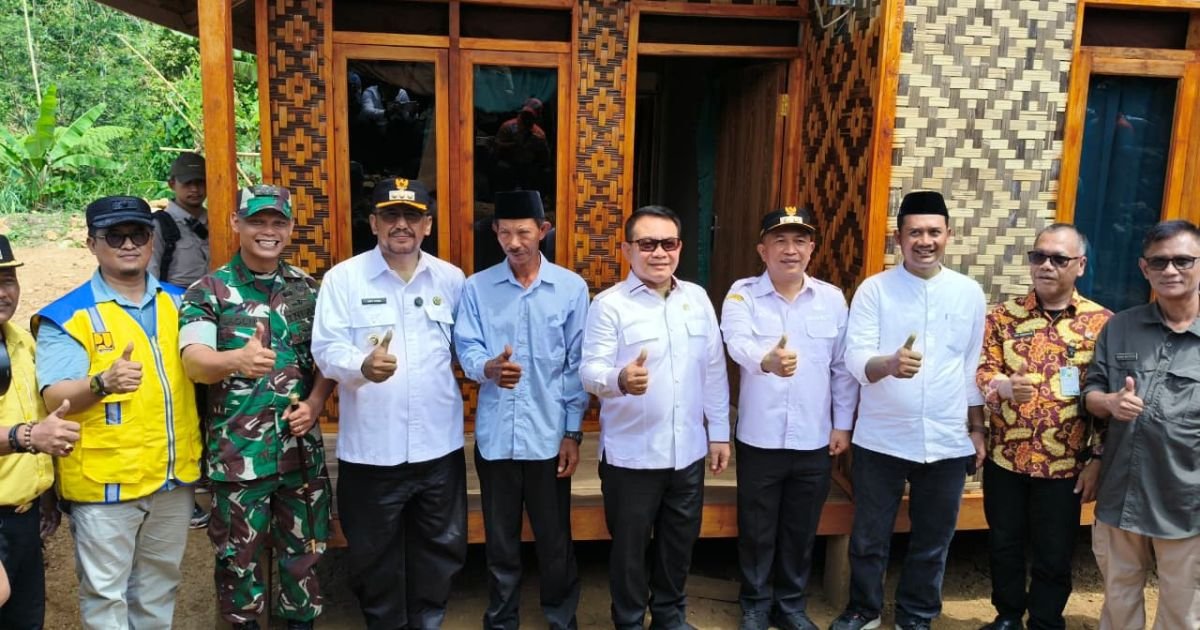 Dandim 0622/Kabupaten Sukabumi Dampingi Penasihat Khusus Presiden dan Bupati Resmikan Huntap Adaptif Bencana Sukabumi