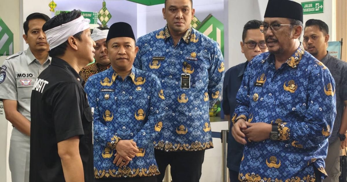 Tinjau Langsung Layanan Samsat Cibadak, Bupati Sukabumi Sampaikan Apresiasi Atas Kebijakan Gubernur Jabar