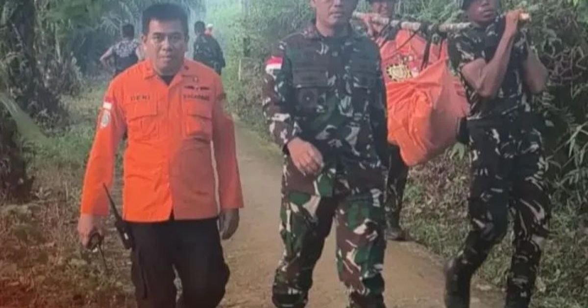 TNI Kerahkan Ratusan Personel dan Dukungan Udara Berhasil Evakuasi Korban Helikopter Airbus H130 di Sekadau