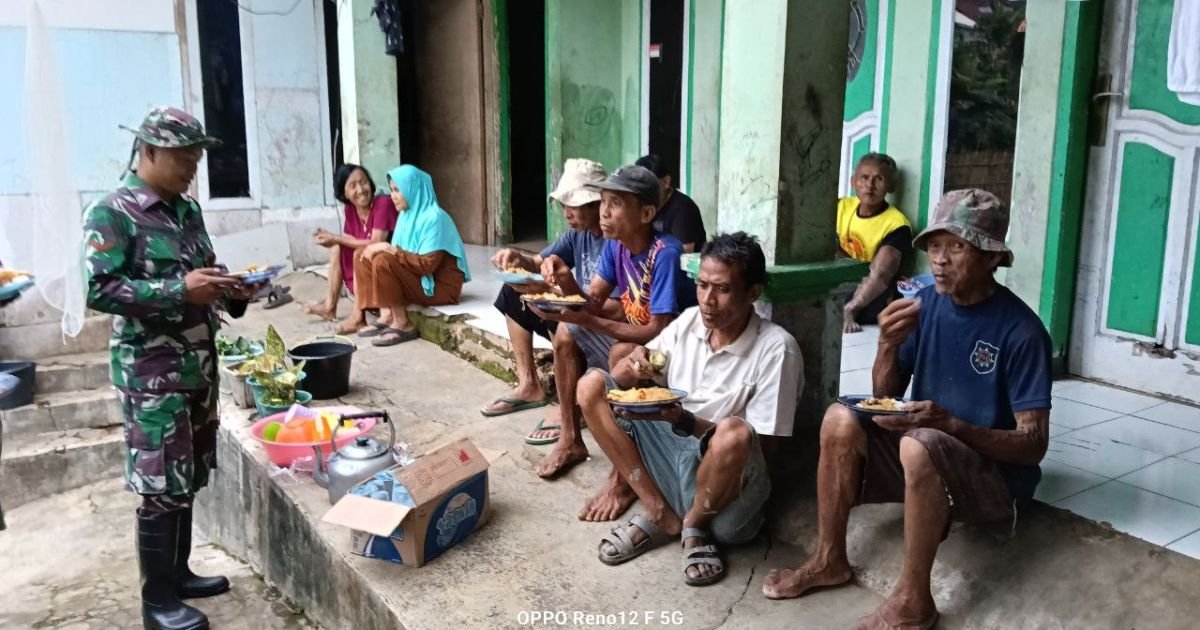Kopda Kusdiarto melaksanakan kegiatan komunikasi sosial (komsos) bersama masyarakat di Desa Bojongkerta, Kecamatan Warungkiara.