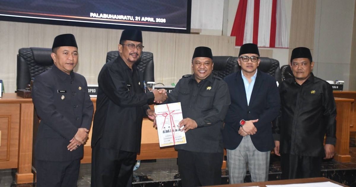 Bupati Dan Wakil Bupati Hadiri Rapat Paripurna ke 3 DPRD Agenda Penyamlaian Rekomendasi Atas LKPJ 2025