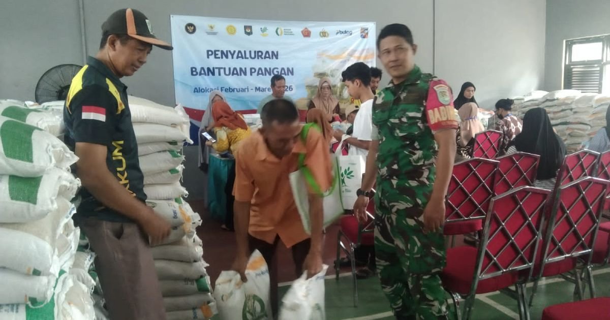 Babinsa Tegal Gundil Monitoring Penyaluran Bantuan Pangan 2026 untuk 1.878 KPM