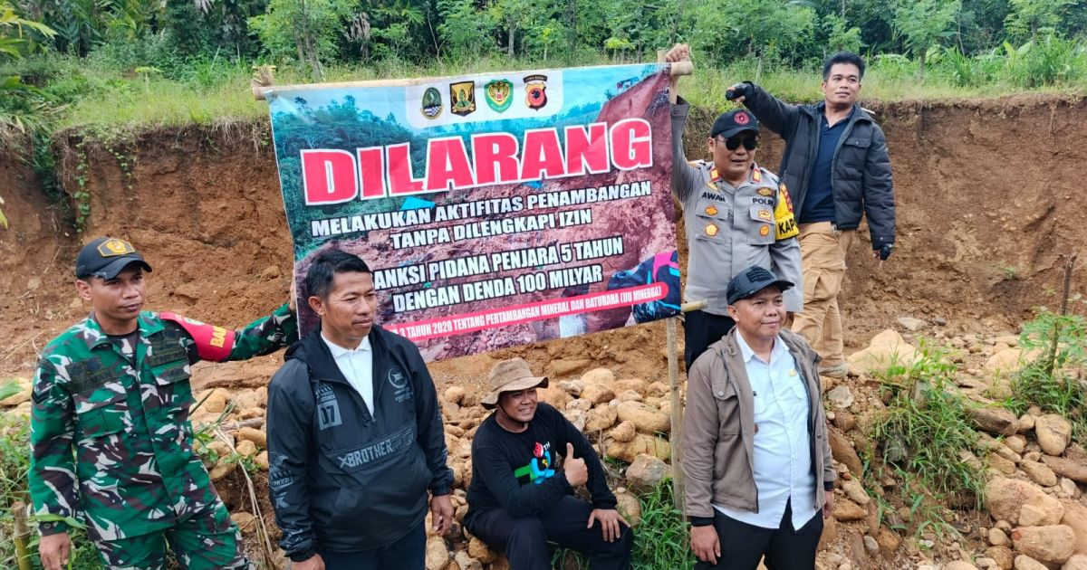Babinsa Koramil 2209/Lengkong Bersama Forkopimcam Tertibkan Penambangan Ilegal di Aliran Sungai Desa Cilangkap