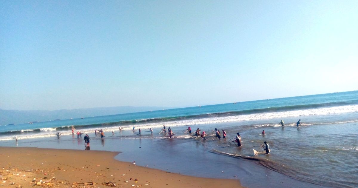 Muara Citepus Ramai Pemburu Impun, Tradisi Pesisir Tetap Terjaga
