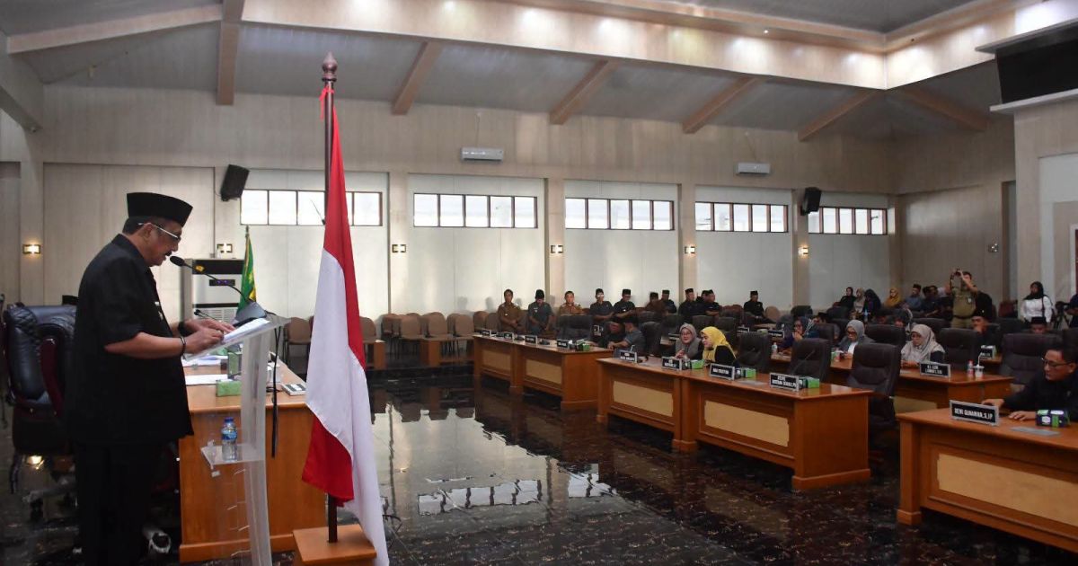 Rapat Paripurna, Bupati Sukabumi Sampaikan Pendapat Terhadap Penjelasan DPRD Atas Tiga Raperda