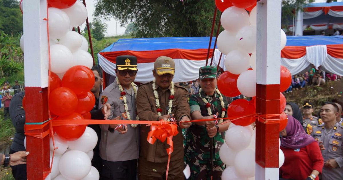 Peresmian Jembatan Gantung Prima Jantake, Bupati